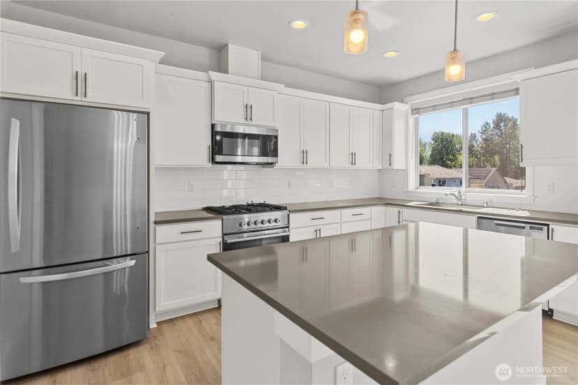 Property photo for 1033 105th Avenue Ct E, Edgewood photo 4