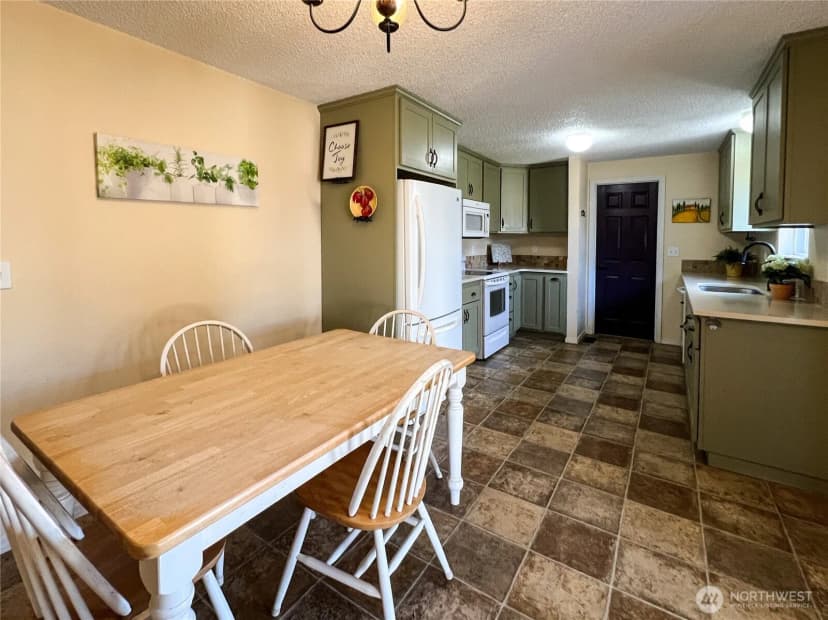 Property photo for 6753 La Monte Drive, Lynden photo 7