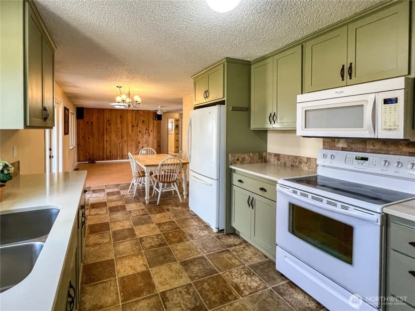Property photo for 6753 La Monte Drive, Lynden photo 9