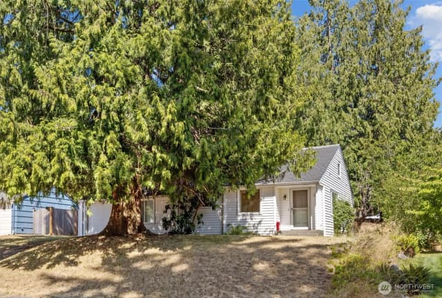 Property photo for 17030 14th Avenue Ne, Shoreline photo 2