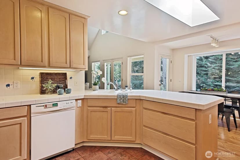 Property photo for 1098 Cedar Circle, Langley photo 11