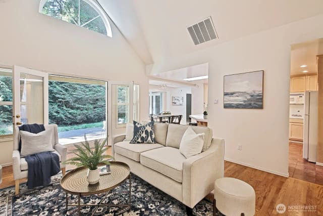 Property photo for 1098 Cedar Circle, Langley photo 4