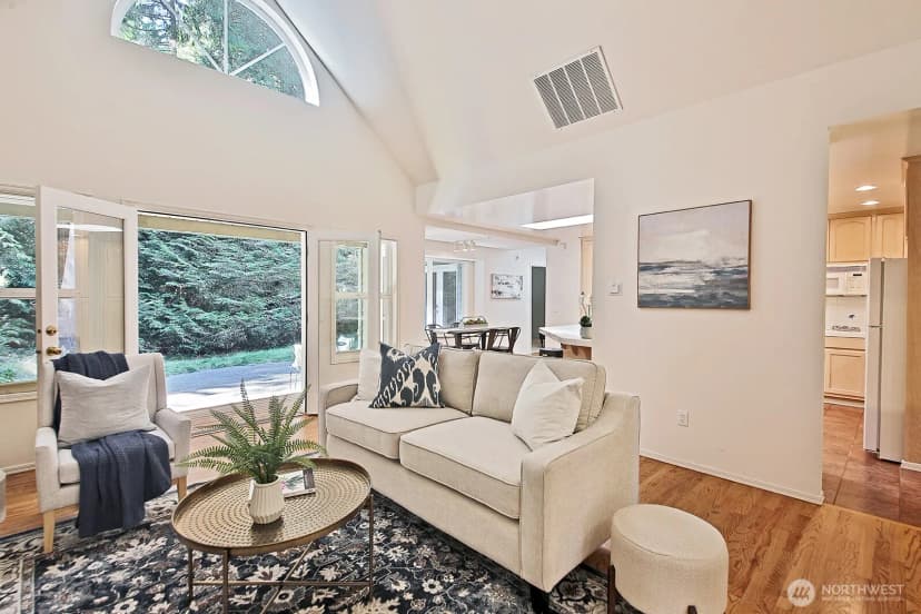 Property photo for 1098 Cedar Circle, Langley photo 4