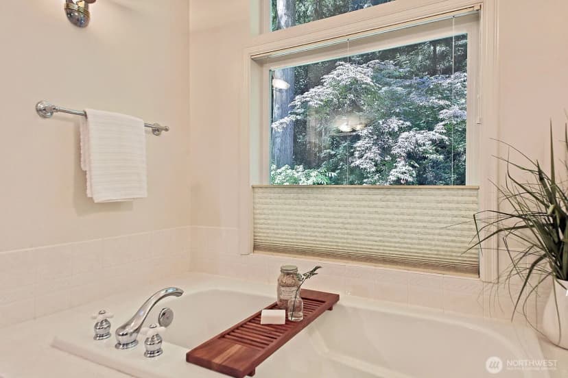 Property photo for 1098 Cedar Circle, Langley photo 15