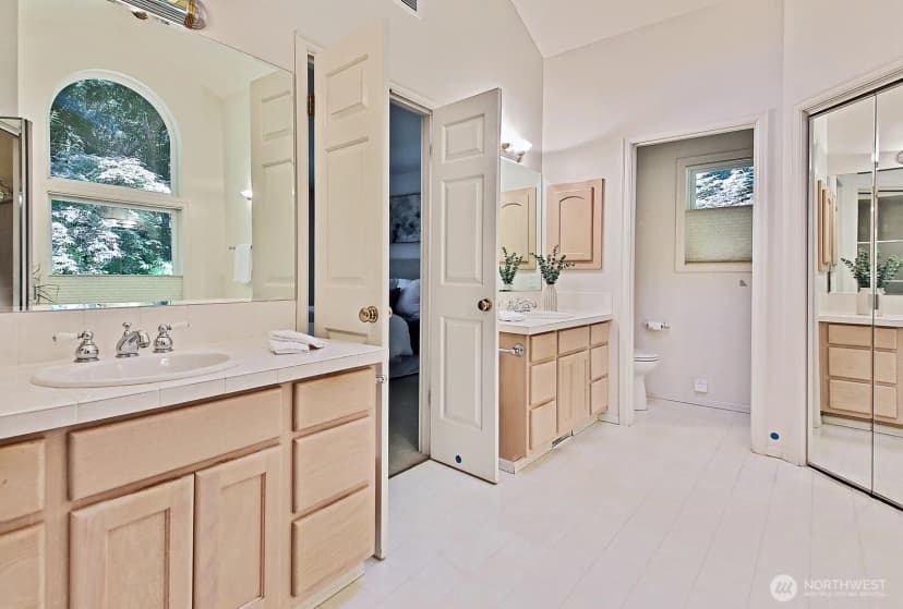 Property photo for 1098 Cedar Circle, Langley photo 16