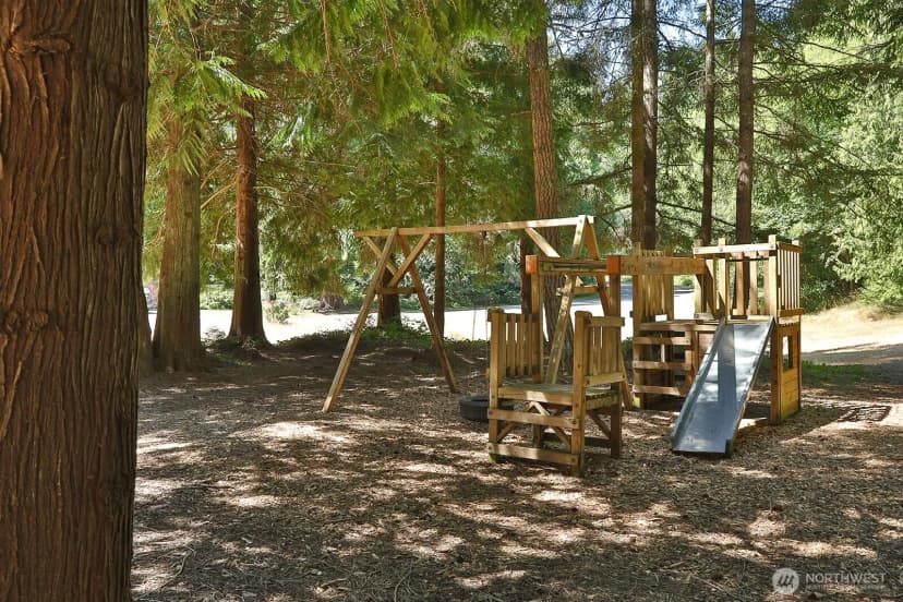 Property photo for 1098 Cedar Circle, Langley photo 30