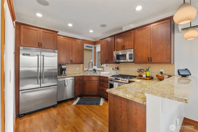 Property photo for 1609 California Avenue Sw #a, Seattle photo 5