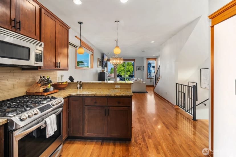 Property photo for 1609 California Avenue Sw #a, Seattle photo 6