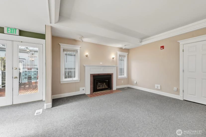 Property photo for 10516 E Riverside Drive, Bothell photo 2