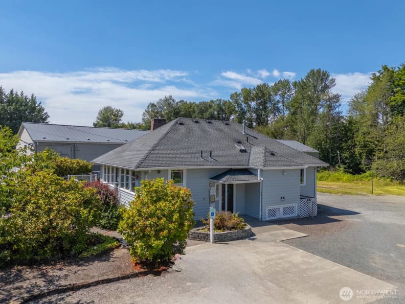 Property photo for 10516 E Riverside Drive, Bothell photo 23