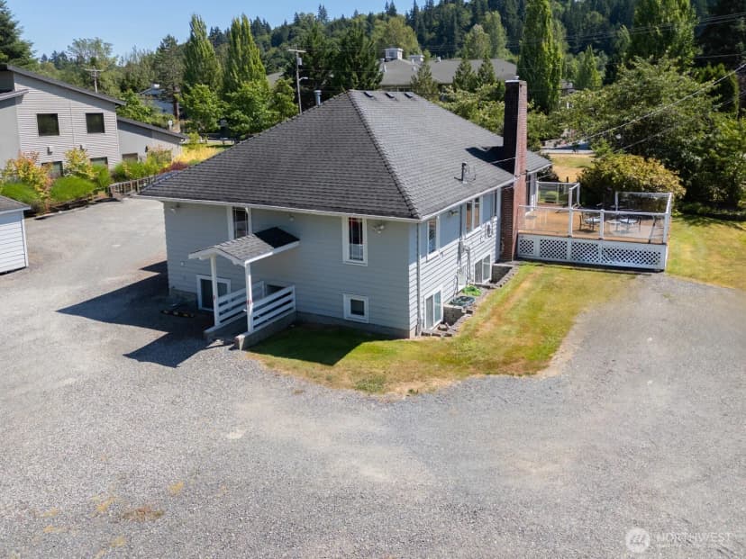 Property photo for 10516 E Riverside Drive, Bothell photo 25