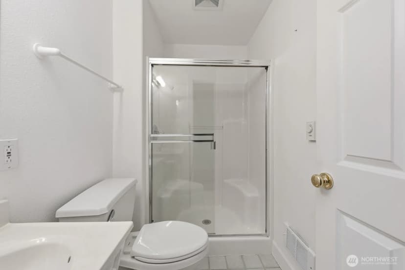 Property photo for 10516 E Riverside Drive, Bothell photo 18