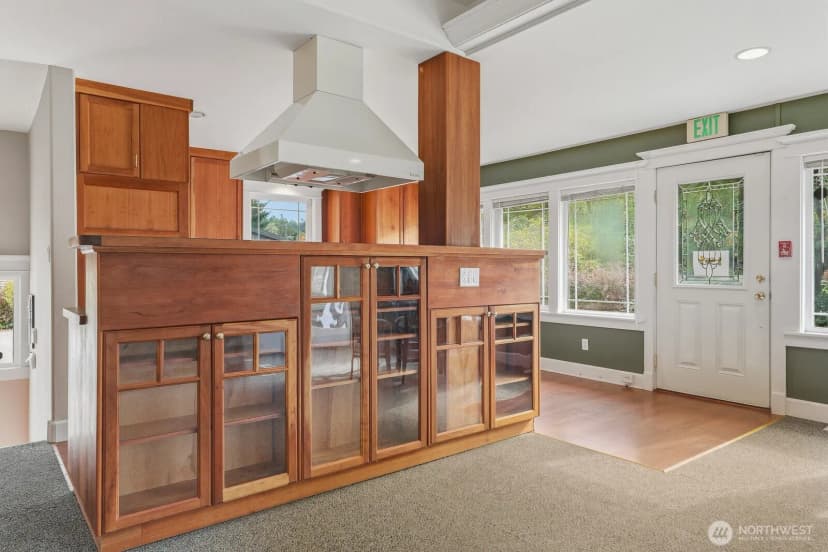 Property photo for 10516 E Riverside Drive, Bothell photo 9