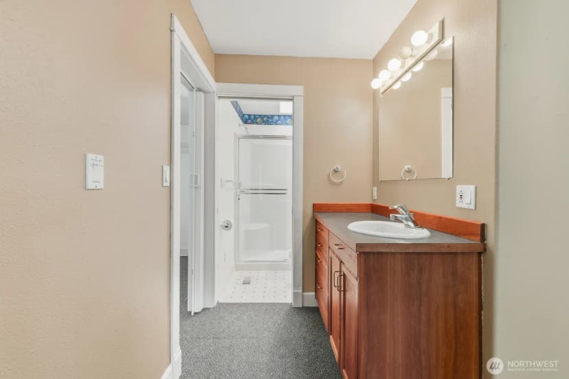 Property photo for 10516 E Riverside Drive, Bothell photo 13