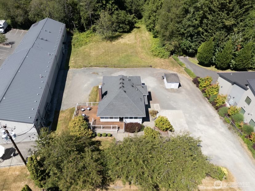 Property photo for 10516 E Riverside Drive, Bothell photo 28