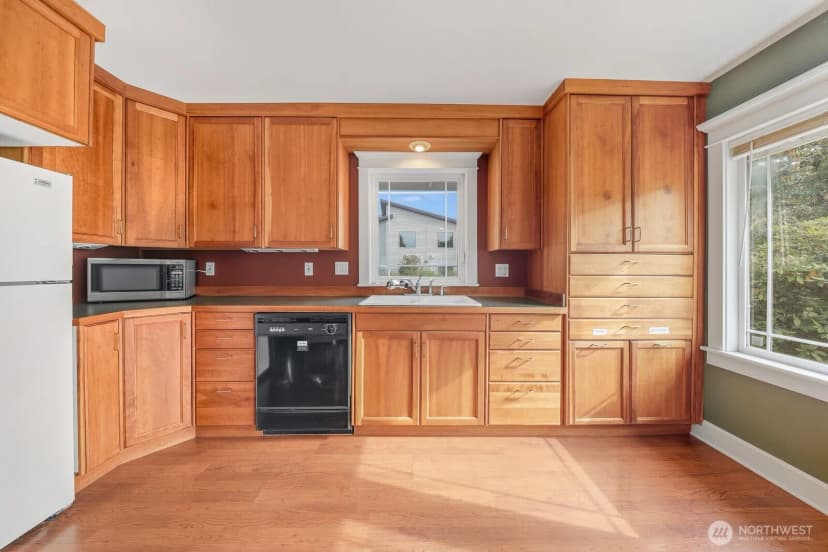 Property photo for 10516 E Riverside Drive, Bothell photo 6