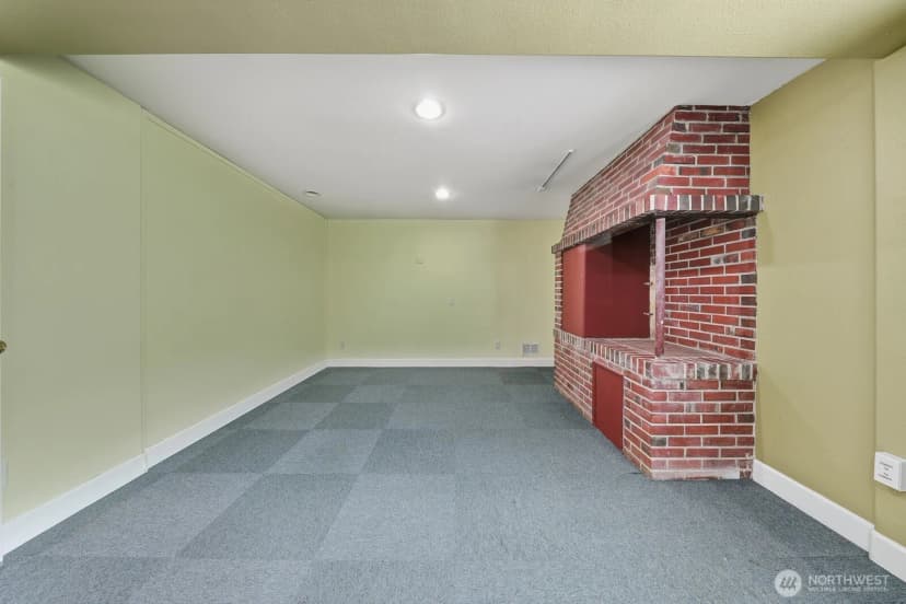 Property photo for 10516 E Riverside Drive, Bothell photo 15
