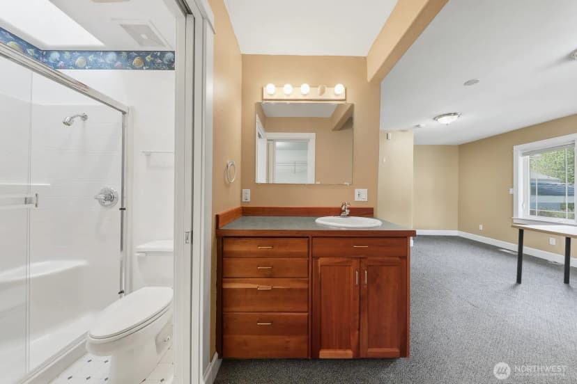 Property photo for 10516 E Riverside Drive, Bothell photo 14
