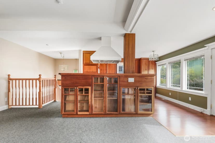 Property photo for 10516 E Riverside Drive, Bothell photo 8