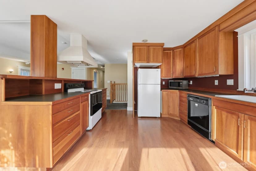 Property photo for 10516 E Riverside Drive, Bothell photo 7