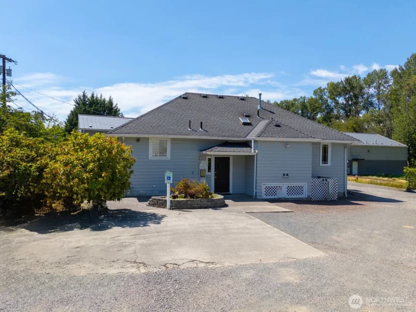 Property photo for 10516 E Riverside Drive, Bothell photo 22