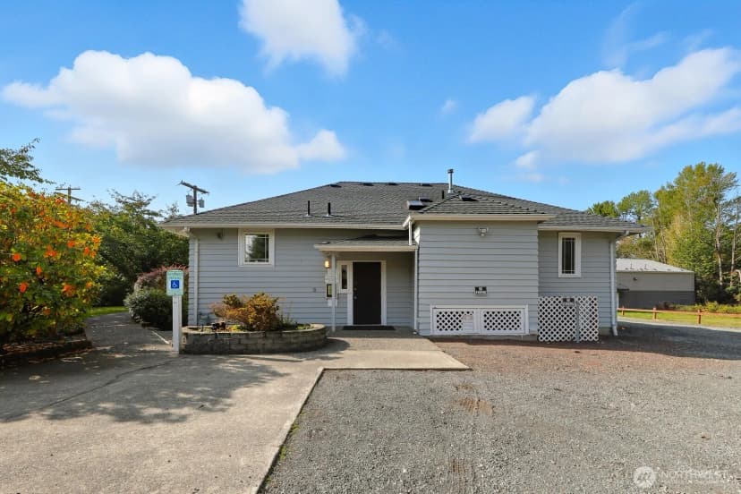 Property photo for 10516 E Riverside Drive, Bothell photo 21
