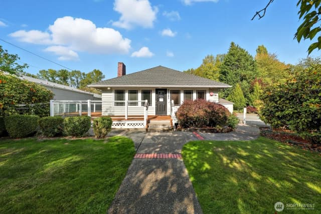 Property photo for 10516 E Riverside Drive, Bothell