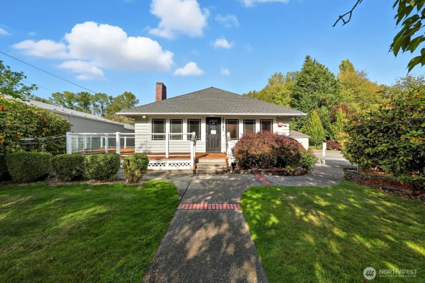 Property photo for 10516 E Riverside Drive, Bothell