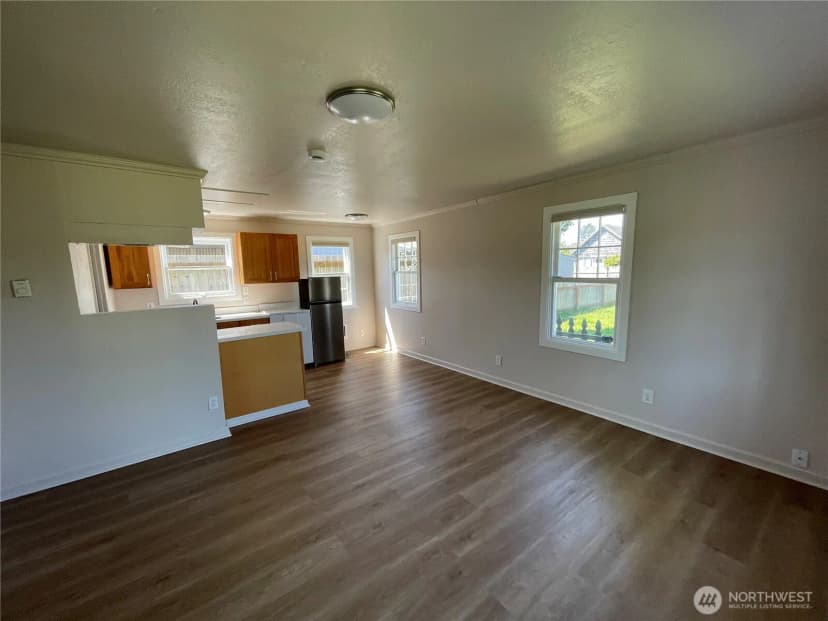 Property photo for 405 Washington Avenue N, Long Beach photo 15
