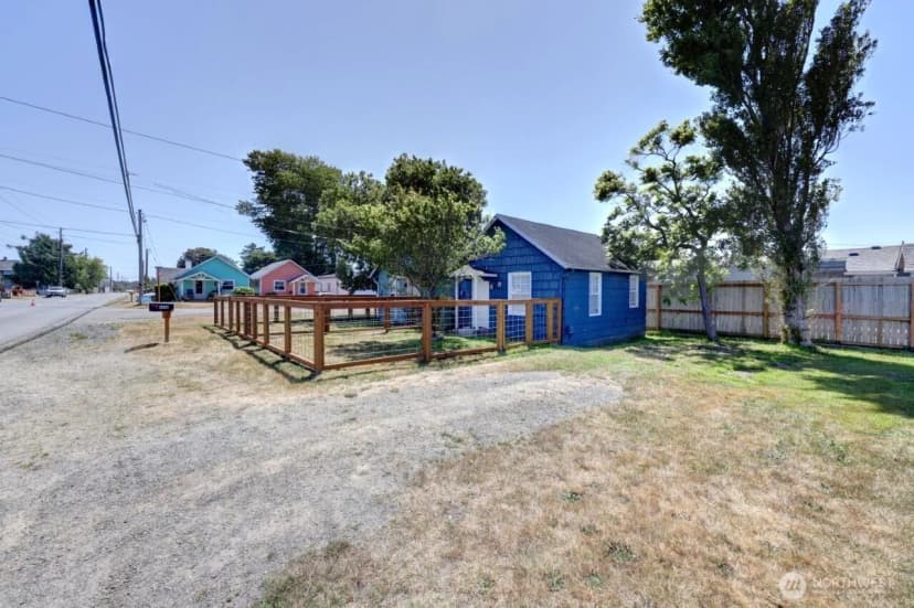 Property photo for 405 Washington Avenue N, Long Beach photo 5