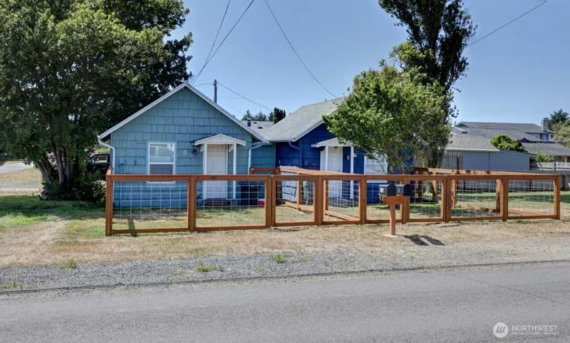 Property photo for 405 Washington Avenue N, Long Beach