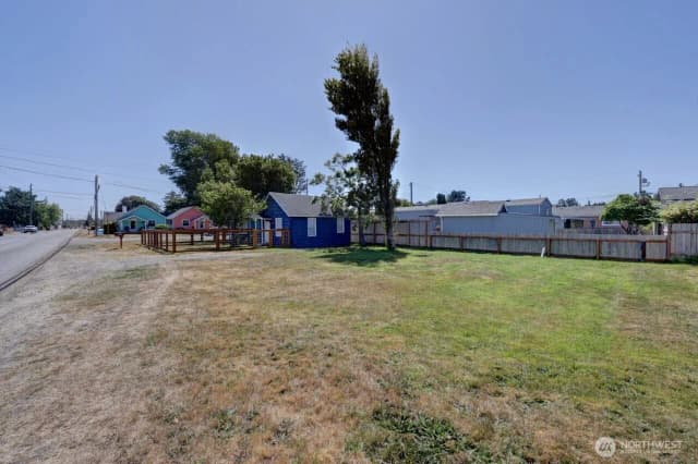 Property photo for 405 Washington Avenue N, Long Beach photo 3