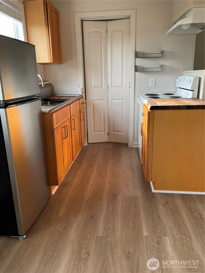 Property photo for 405 Washington Avenue N, Long Beach photo 9