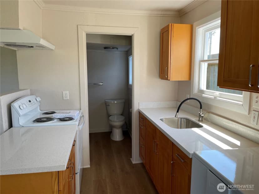 Property photo for 405 Washington Avenue N, Long Beach photo 18