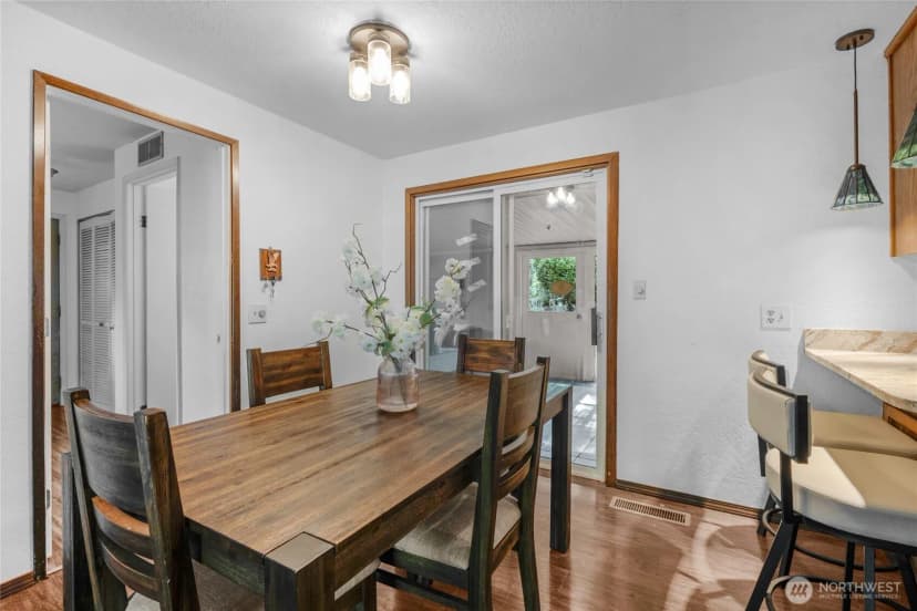 Property photo for 18820 W 51st Place, Lynnwood photo 6