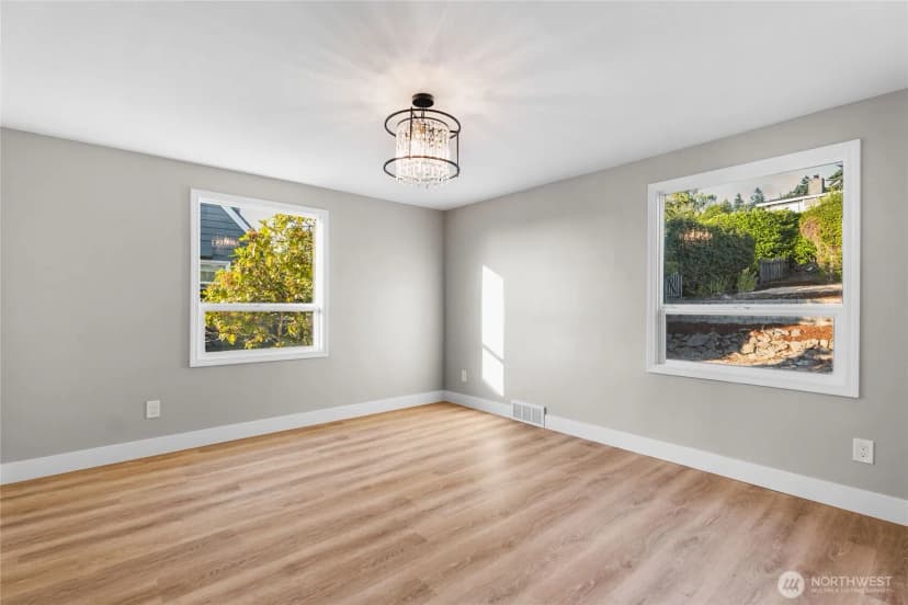 Property photo for 6607 East Side Drive Ne, Tacoma photo 14