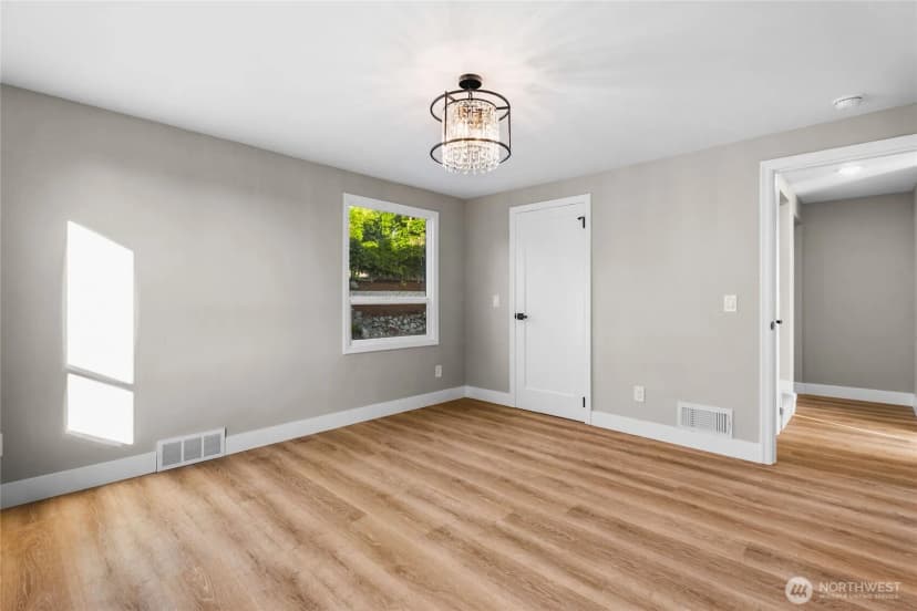 Property photo for 6607 East Side Drive Ne, Tacoma photo 16
