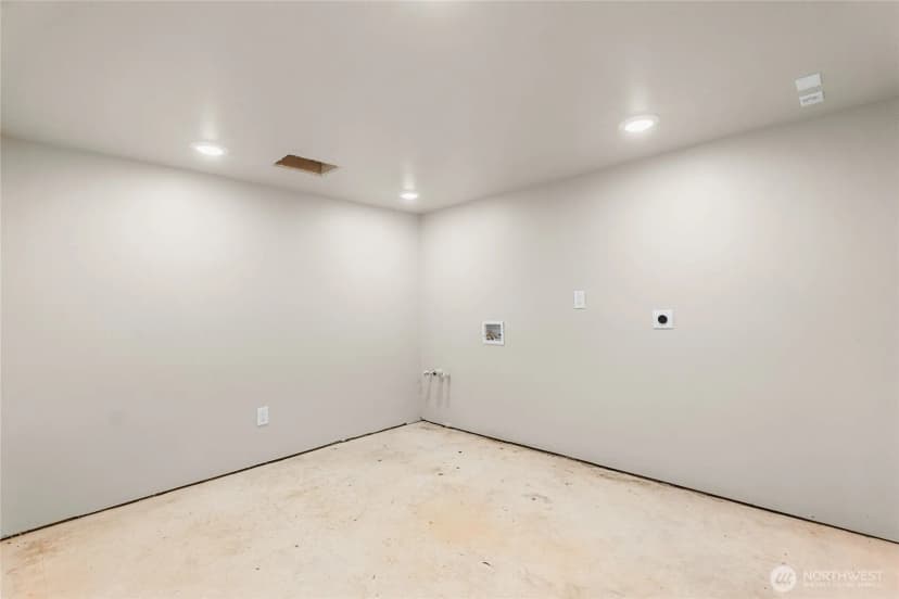 Property photo for 6607 East Side Drive Ne, Tacoma photo 21