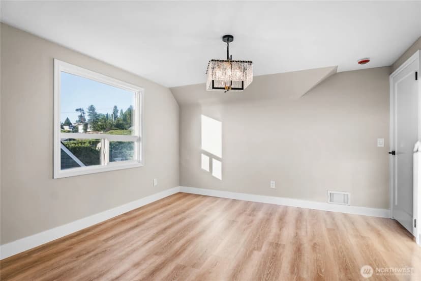 Property photo for 6607 East Side Drive Ne, Tacoma photo 20