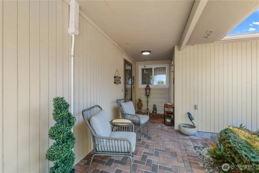 Property photo for 9423 104th Street Sw, Lakewood photo 2
