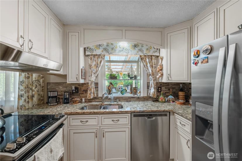 Property photo for 9423 104th Street Sw, Lakewood photo 11