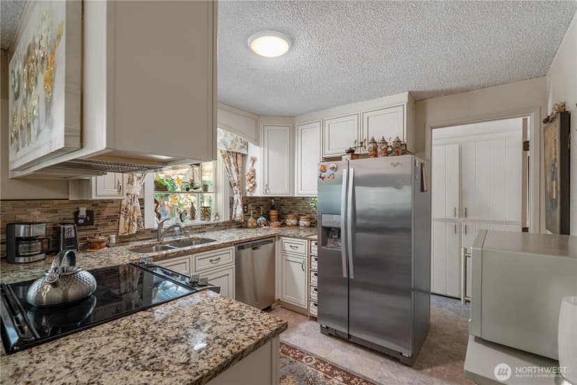 Property photo for 9423 104th Street Sw, Lakewood photo 10