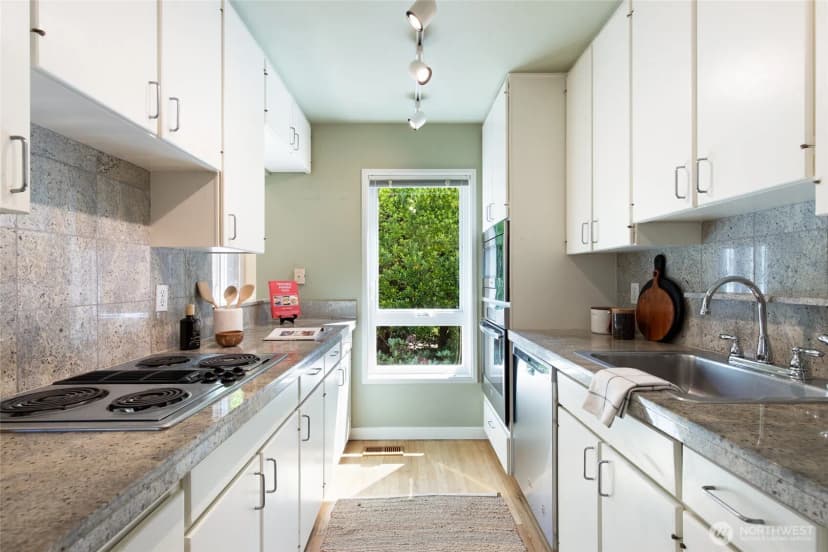 Property photo for 101 Nw 58th Street #10, Seattle photo 10