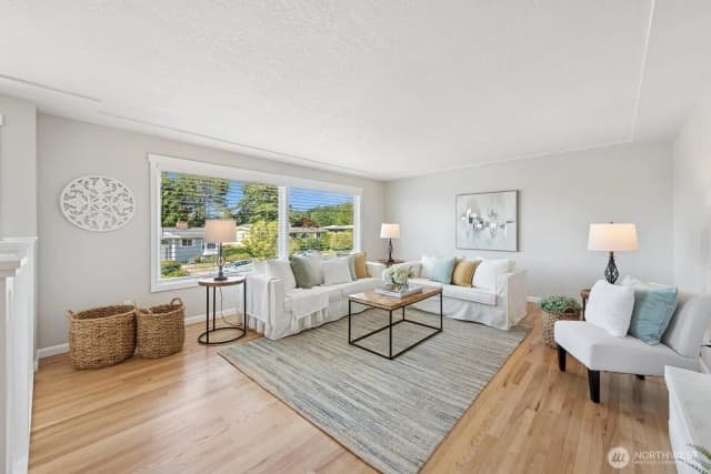 Property photo for 918 Daley Street, Edmonds photo 3
