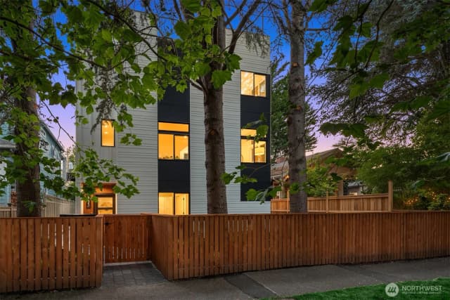 Property photo for 2735 59th Avenue Sw, Seattle