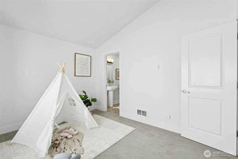 Property photo for 2646 Nw 58th Street #b, Seattle photo 16