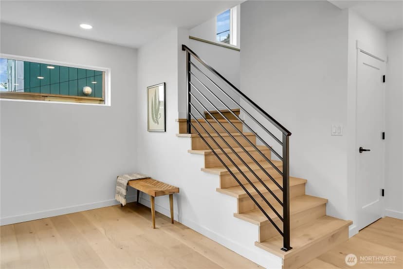 Property photo for 625 W Emerson Street, Seattle photo 18