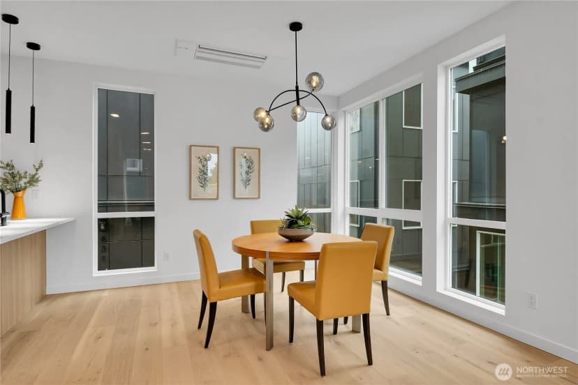Property photo for 625 W Emerson Street, Seattle photo 10