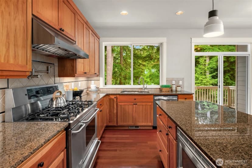 Property photo for 101 Shy Bear Way Nw, Issaquah photo 6