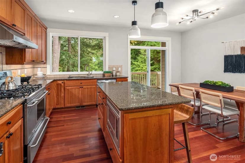 Property photo for 101 Shy Bear Way Nw, Issaquah photo 5